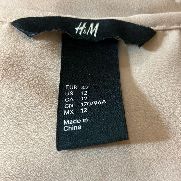 H&M 💯 Poliéster Pink 3/4 Sleeve Buttoned Tie Front Blouse Size 12 - Picture 3 of 5